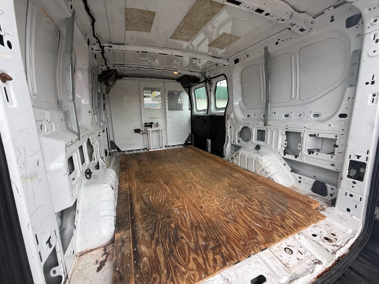 Ford Transit 250 Van Low Roof 60/40 Pass.130-in. WB 2015