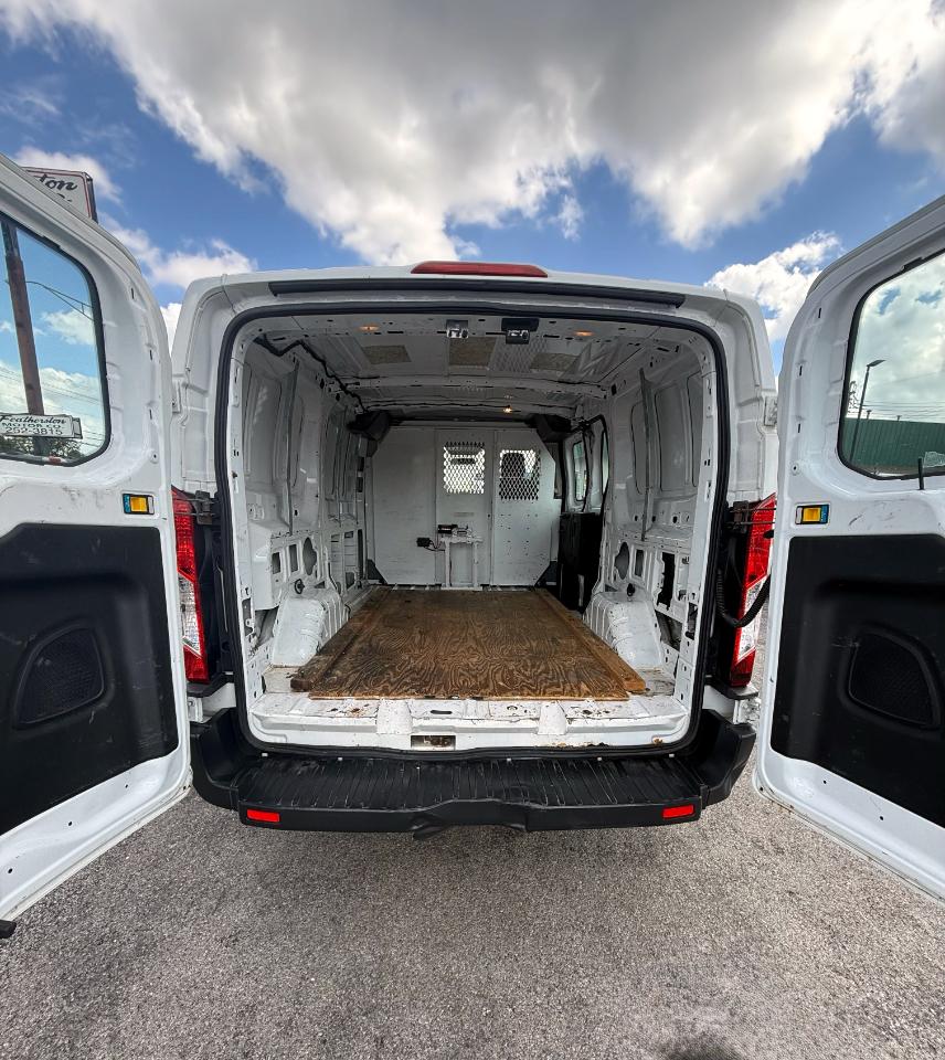 Ford Transit 250 Van Low Roof 60/40 Pass.130-in. WB 2015