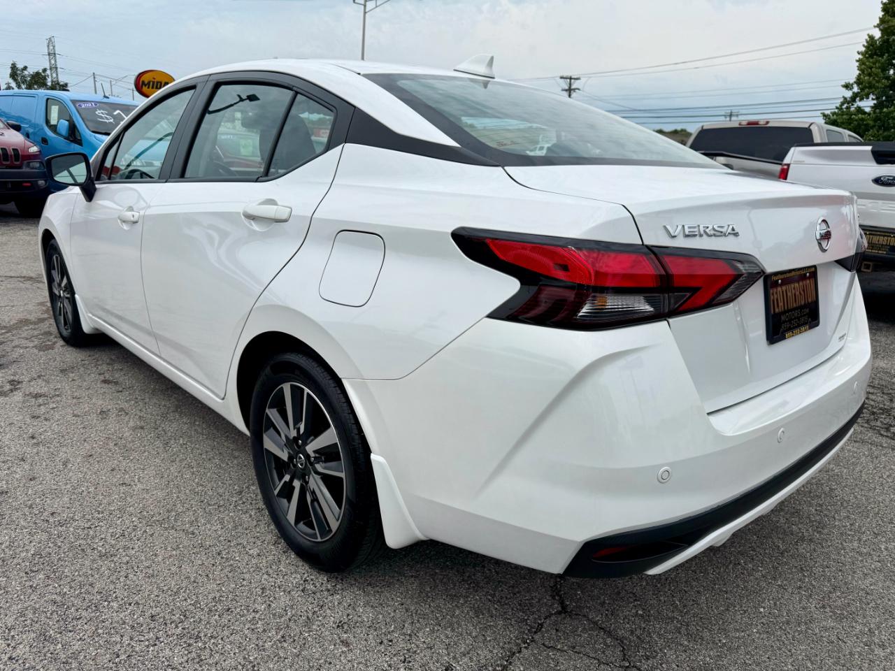 Nissan Versa SV 2022
