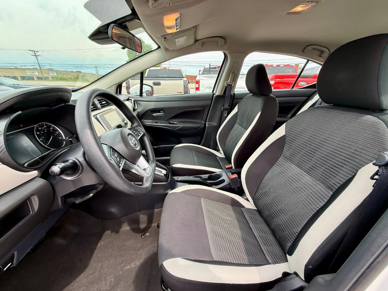 Nissan Versa SV 2022