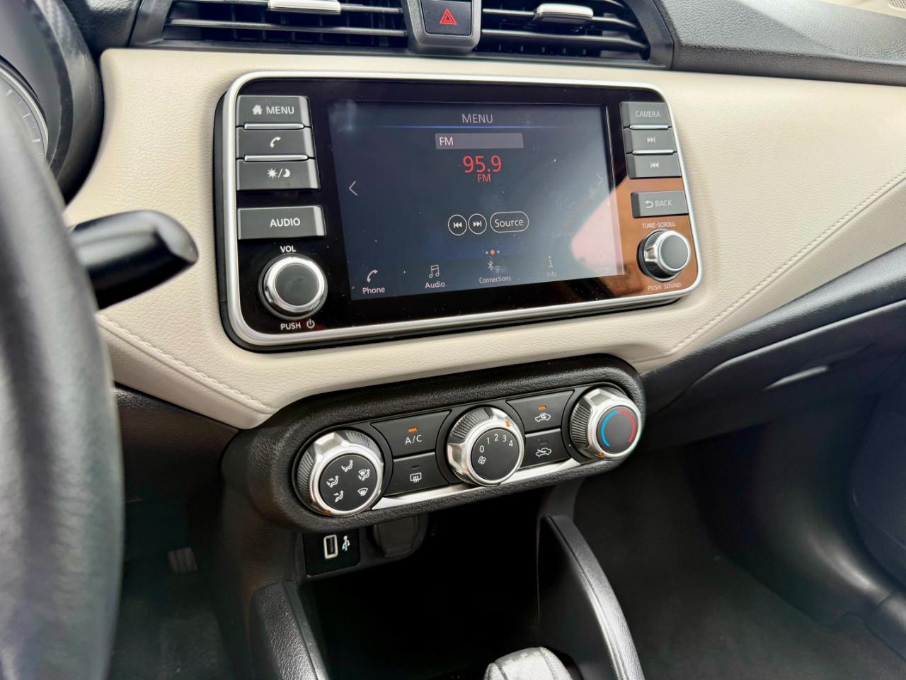 Nissan Versa SV 2022