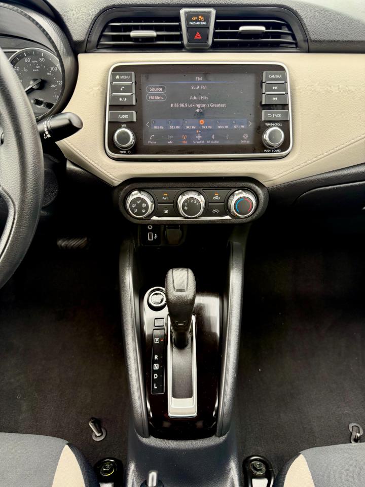 Nissan Versa SV 2022