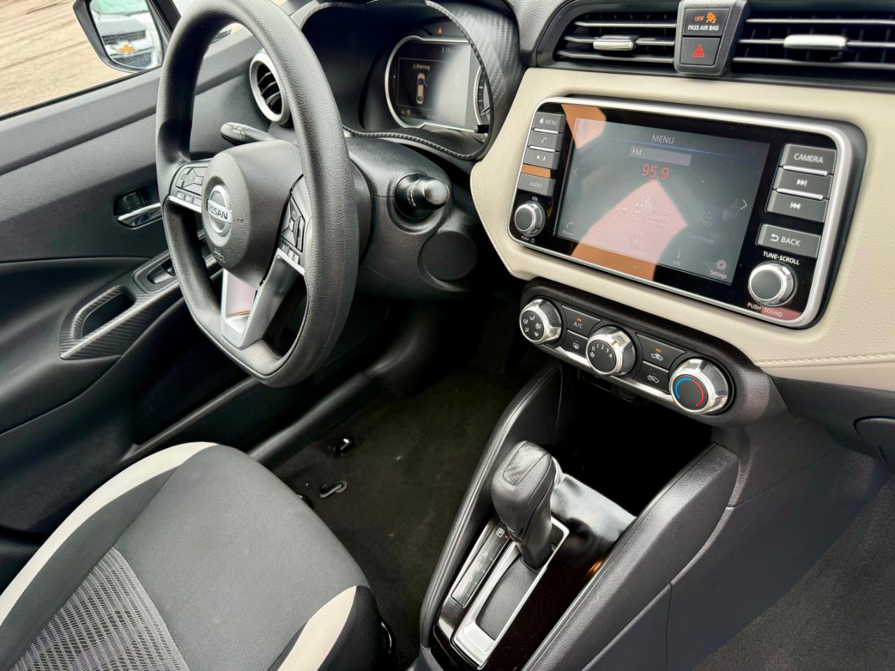 Nissan Versa SV 2022