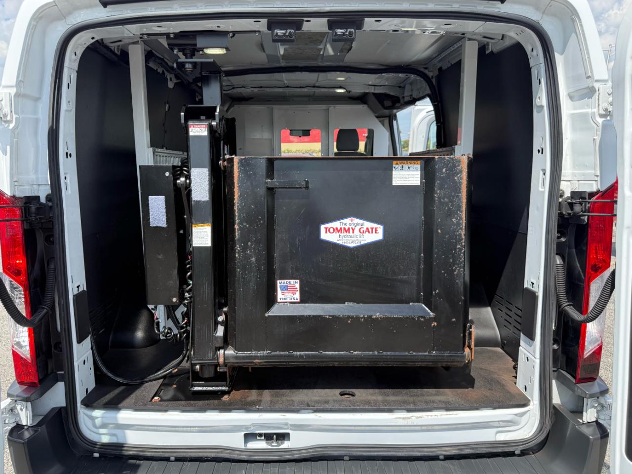 Ford Transit 150 Van Low Roof 60/40 Pass. 130-in. WB 2016
