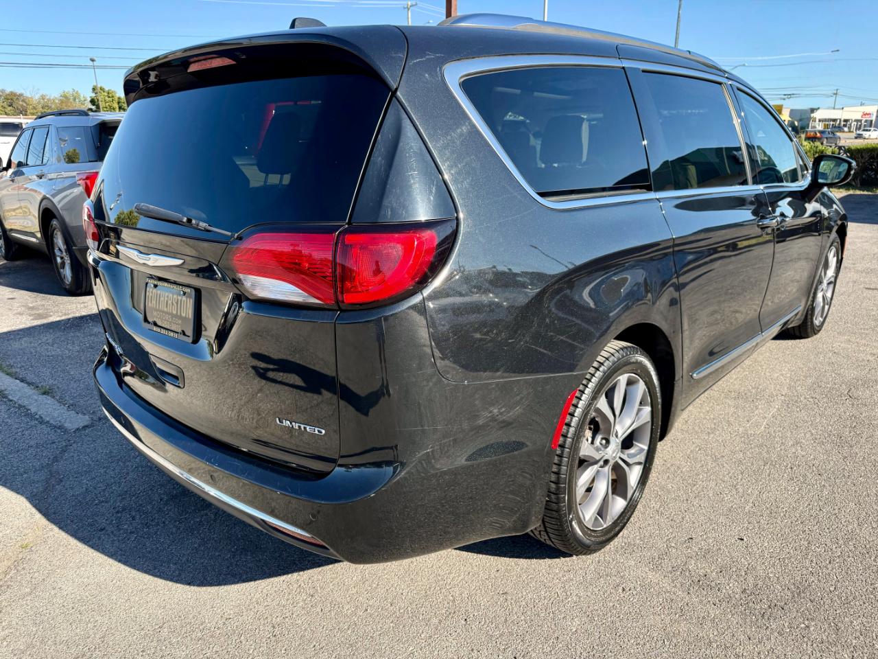 Chrysler Pacifica Limited 2017