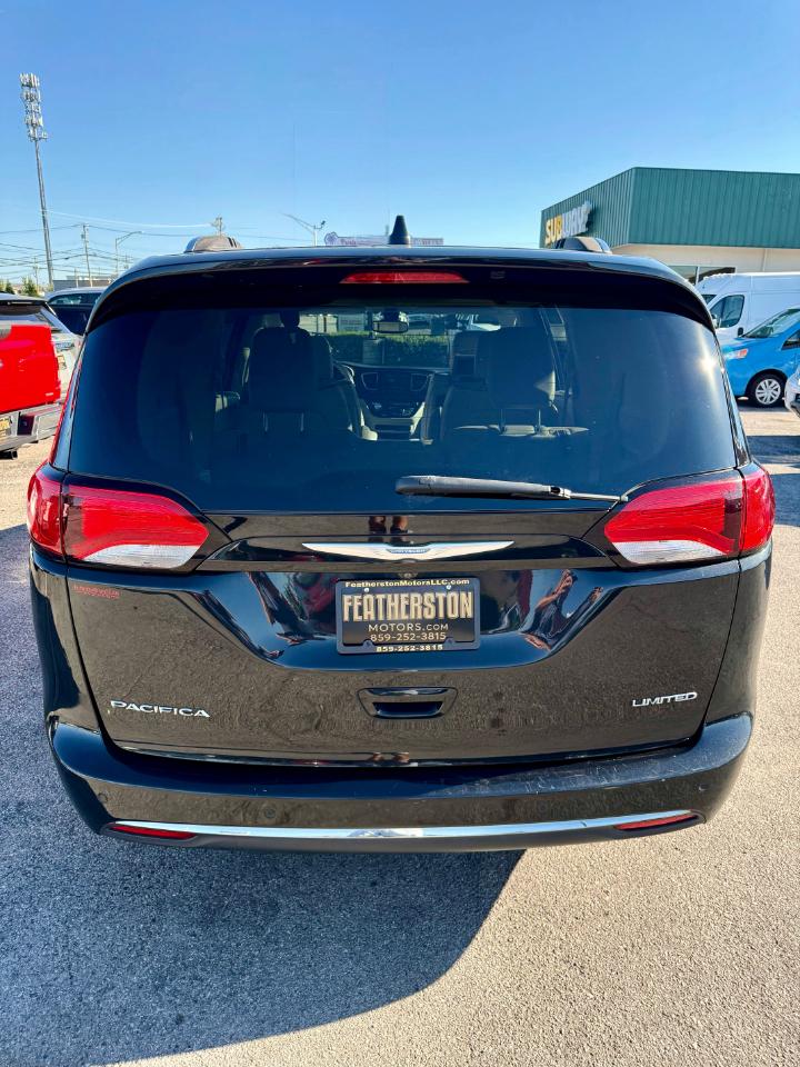 Chrysler Pacifica Limited 2017