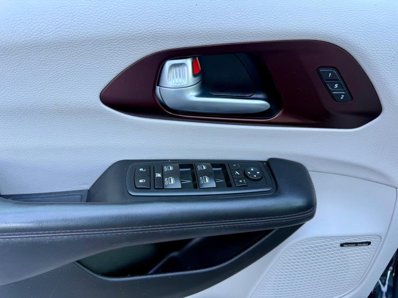 Chrysler Pacifica Limited 2017