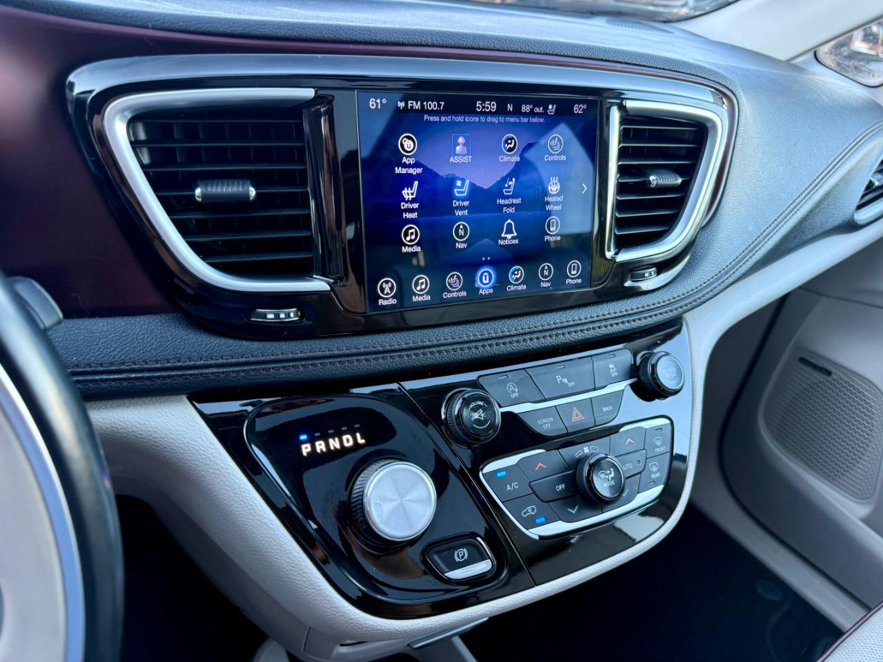Chrysler Pacifica Limited 2017