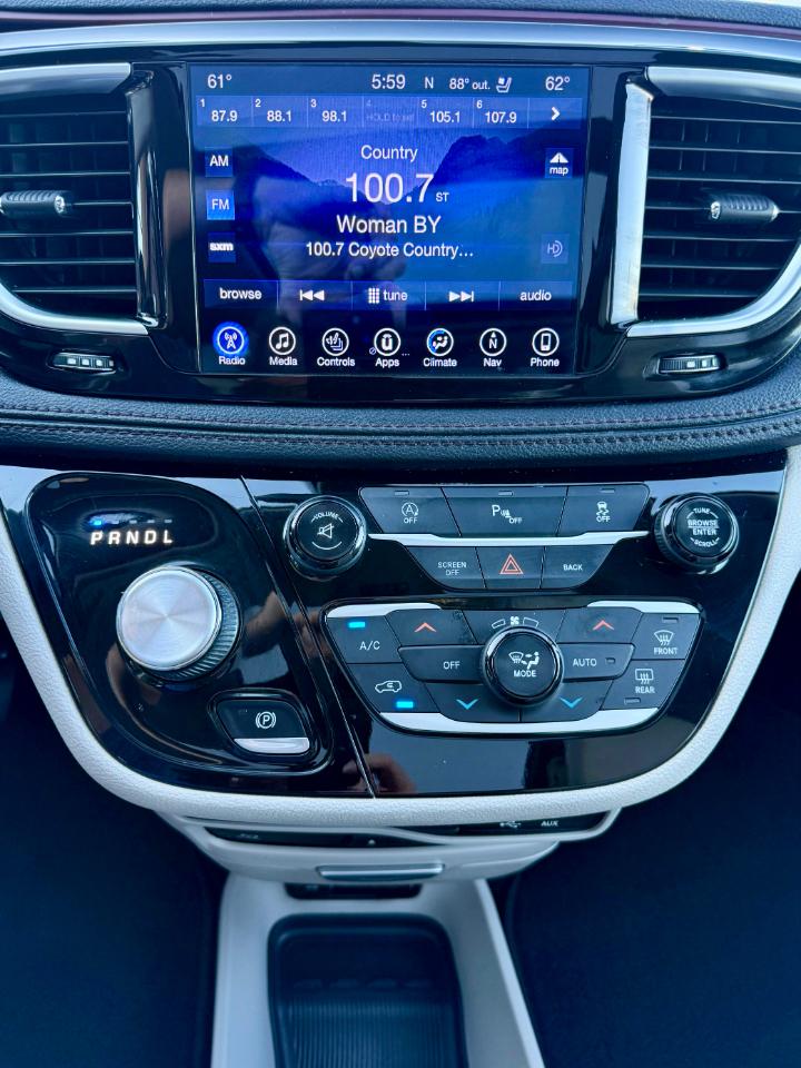 Chrysler Pacifica Limited 2017