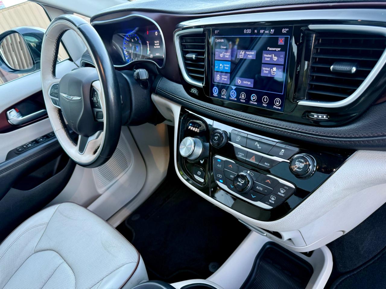 Chrysler Pacifica Limited 2017