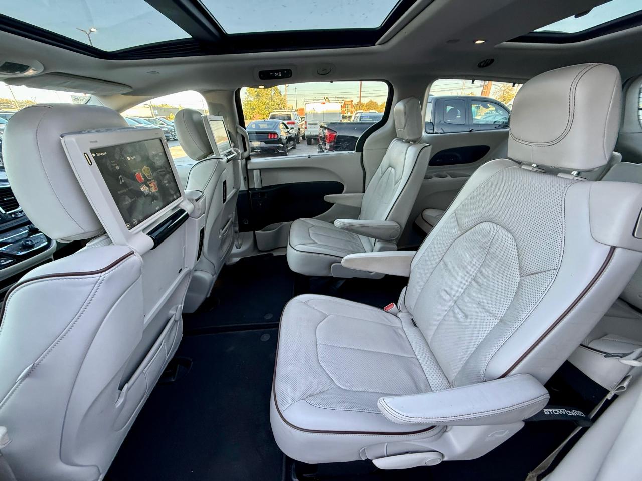 Chrysler Pacifica Limited 2017