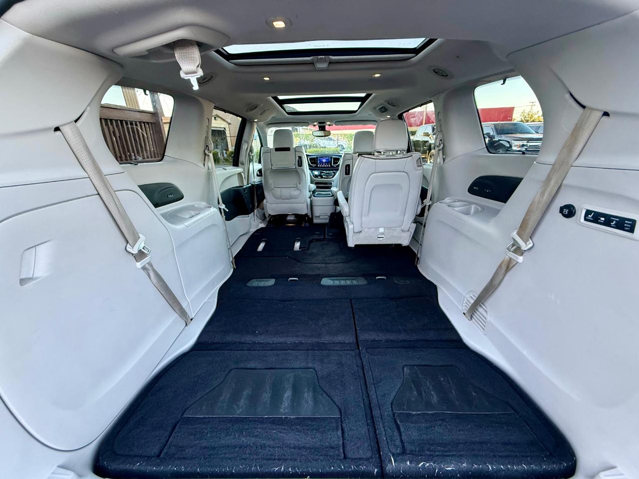 Chrysler Pacifica Limited 2017