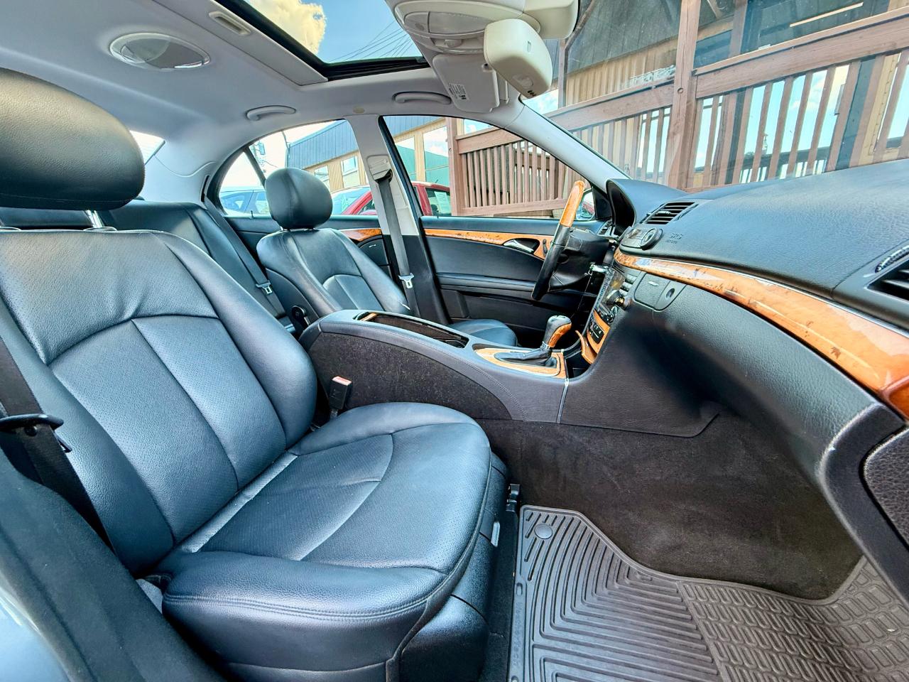 Mercedes-Benz E-Class E350 Luxury 4MATIC Sedan 2008