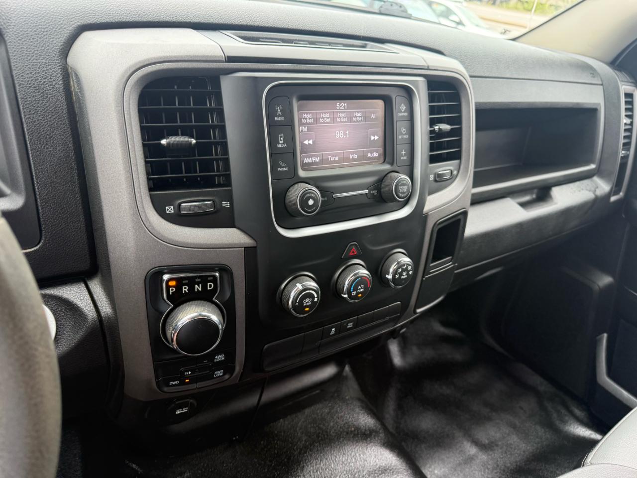 RAM 1500 Classic Tradesman Quad Cab 4WD 2022