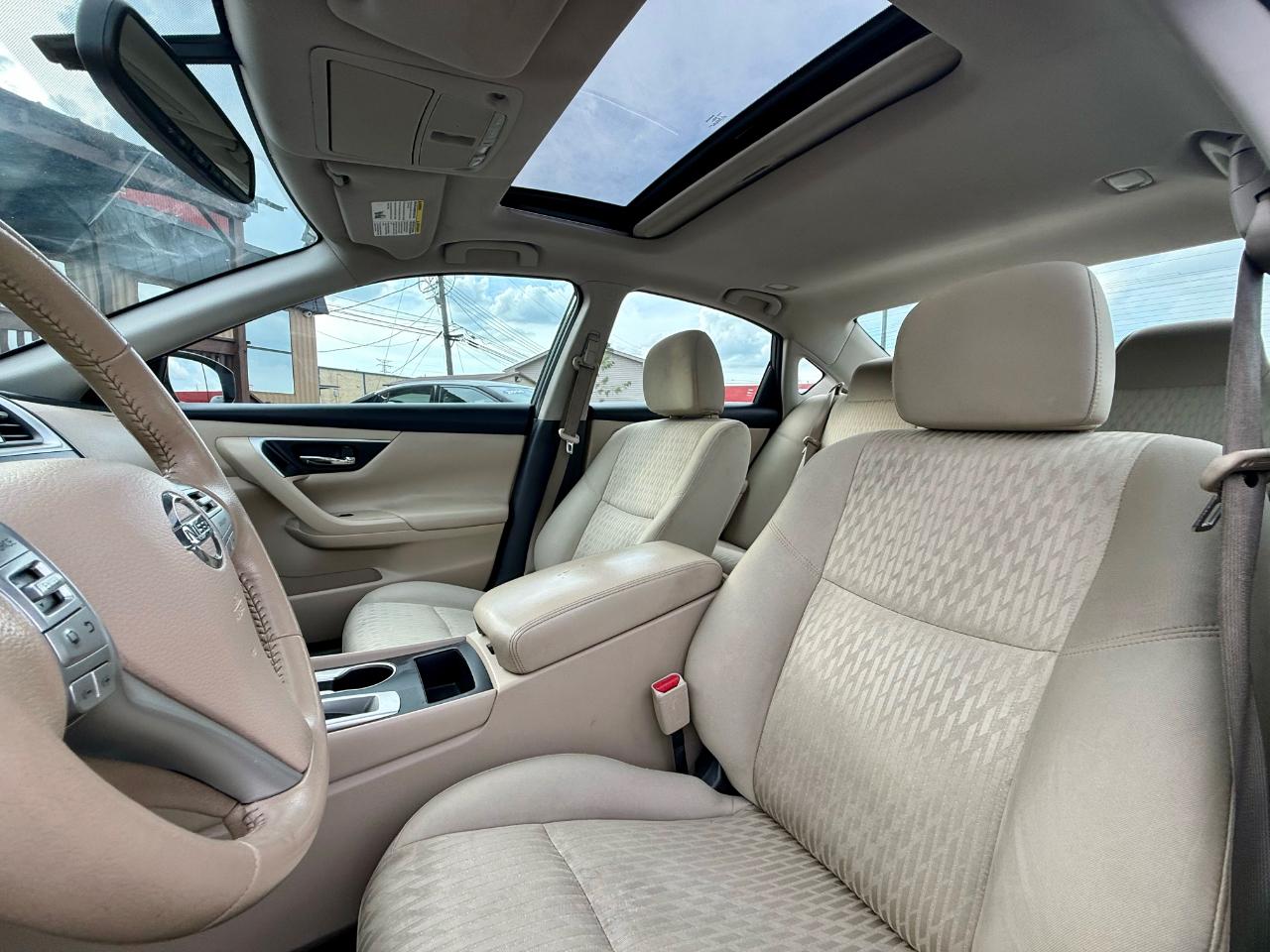 Nissan Altima SV 4D Sedan 2.5 2016