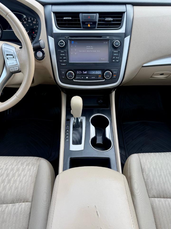 Nissan Altima SV 4D Sedan 2.5 2016