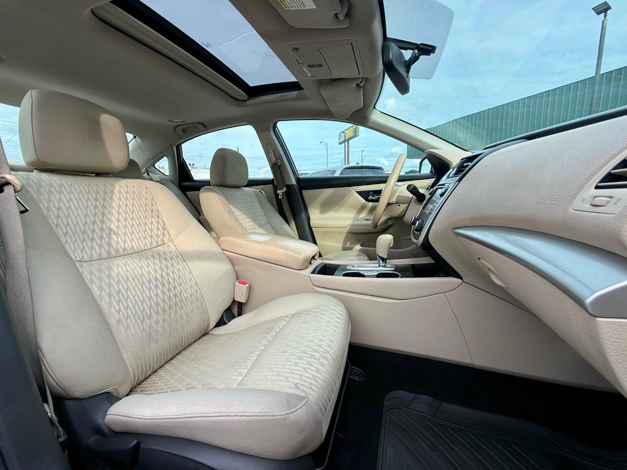 Nissan Altima SV 4D Sedan 2.5 2016