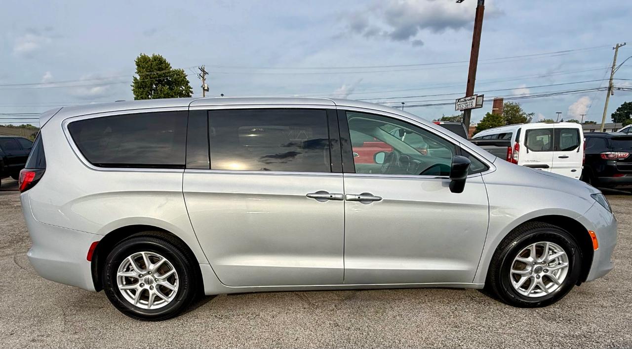 Chrysler Voyager LX 2024