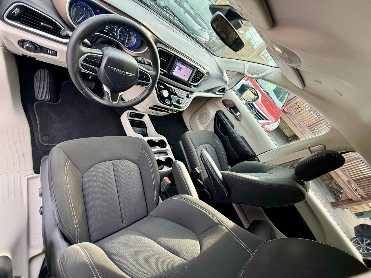 Chrysler Voyager LX 2024