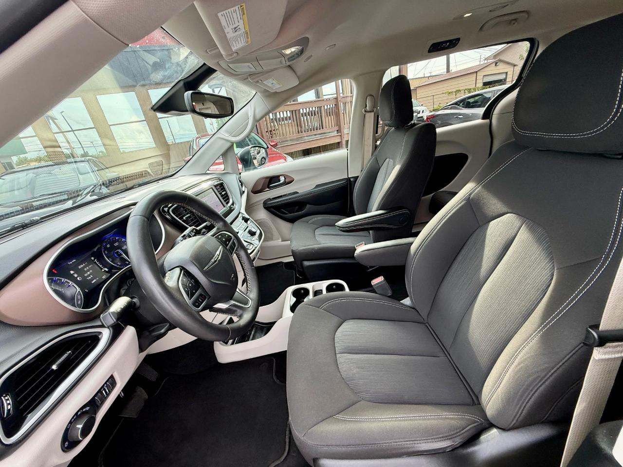 Chrysler Voyager LX 2024