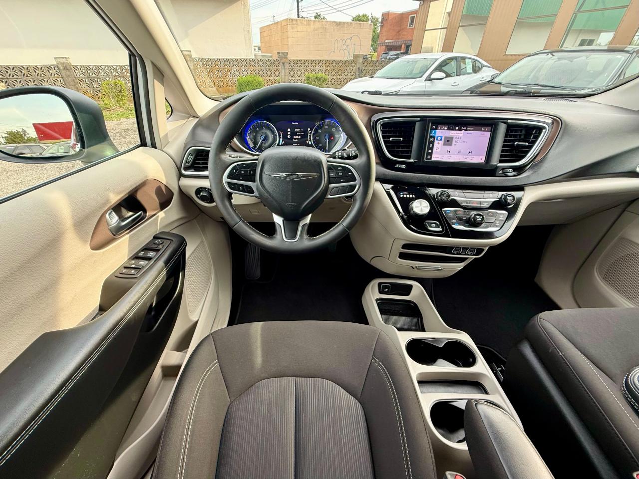 Chrysler Voyager LX 2024