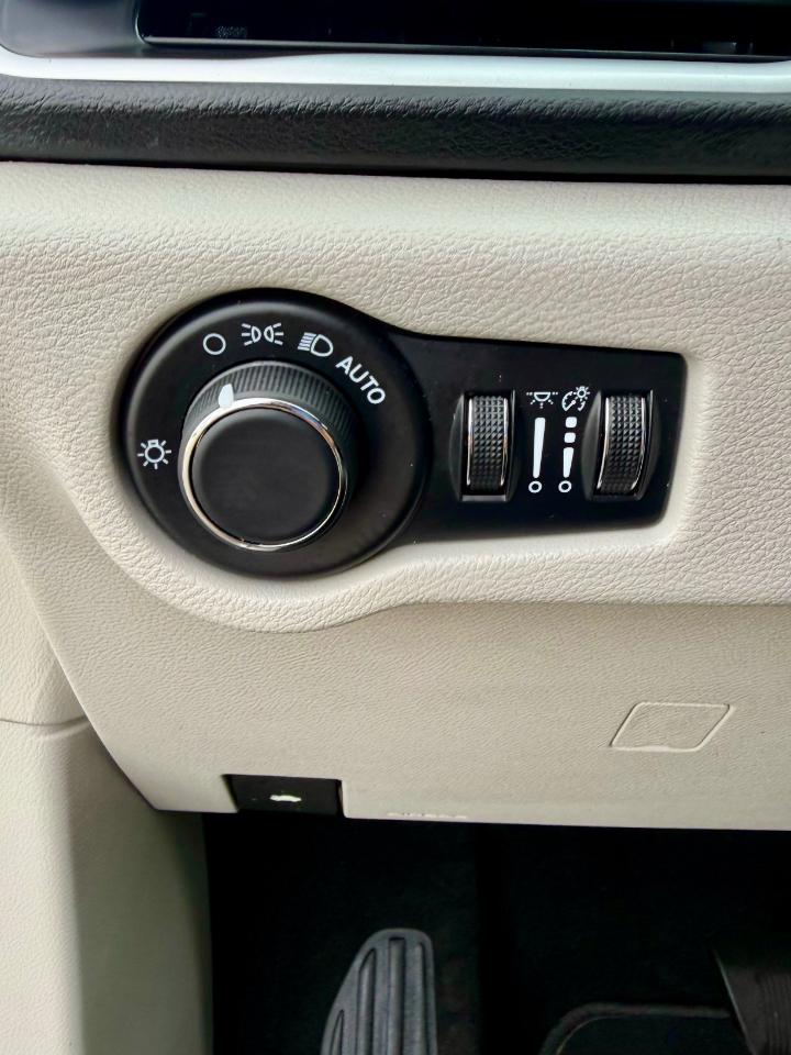 Chrysler Voyager LX 2024