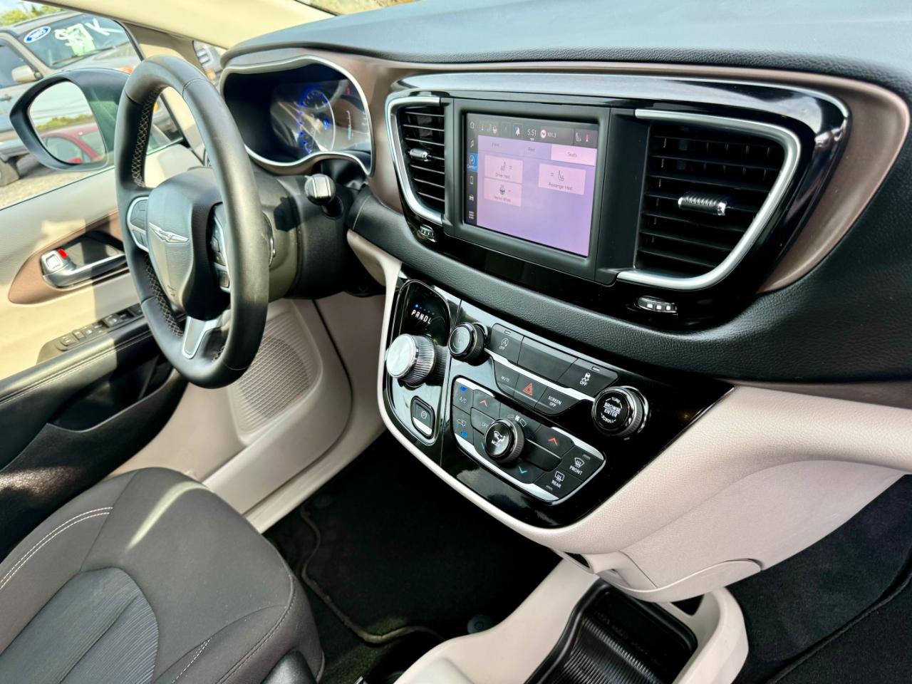 Chrysler Voyager LX 2024