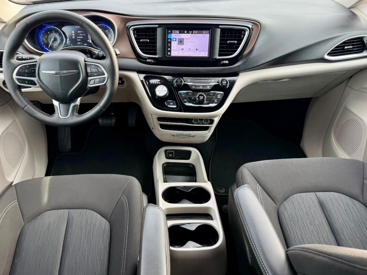 Chrysler Voyager LX 2024