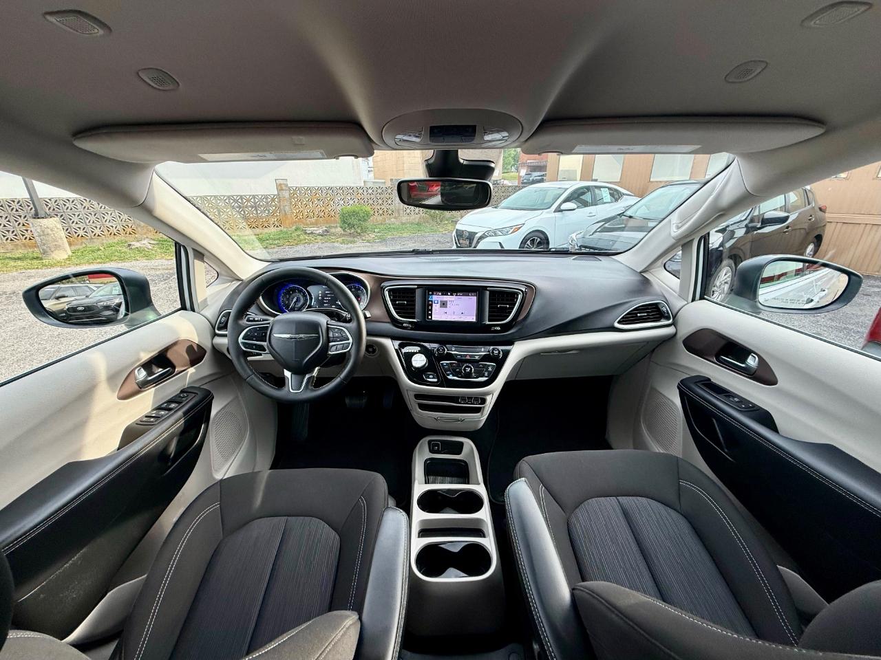 Chrysler Voyager LX 2024
