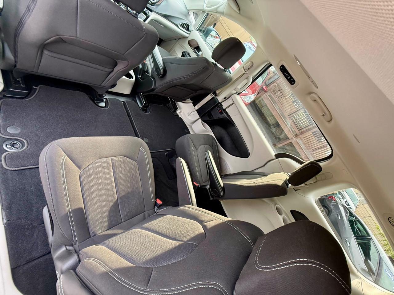 Chrysler Voyager LX 2024