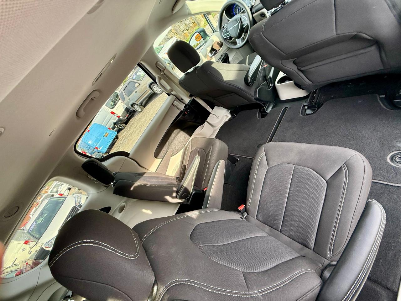 Chrysler Voyager LX 2024