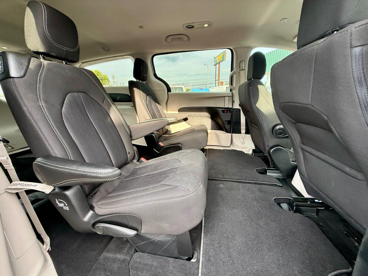 Chrysler Voyager LX 2024