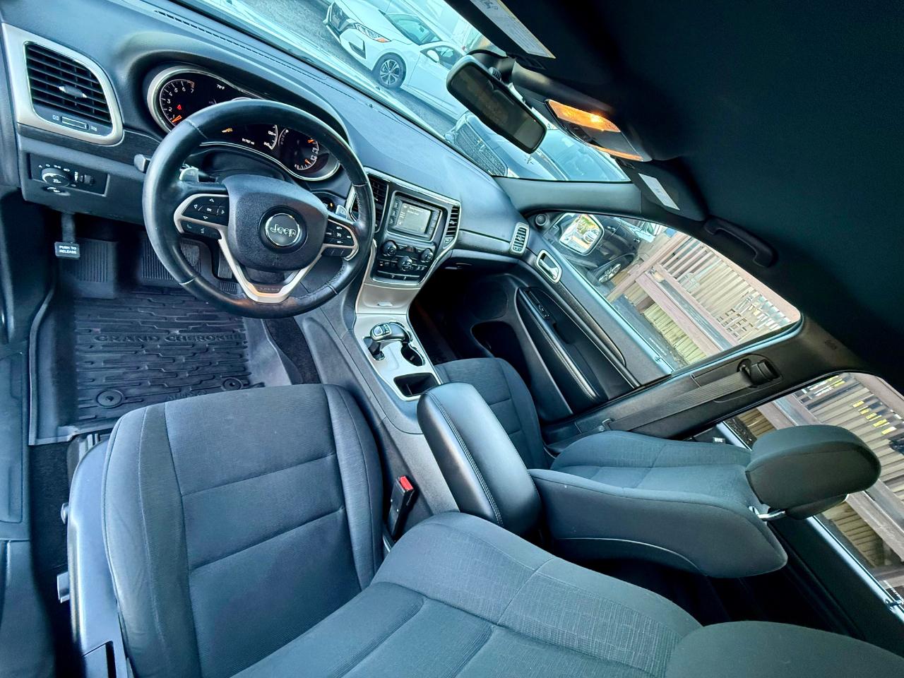 Jeep Grand Cherokee Laredo E 4WD 2015