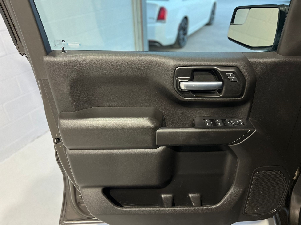 Chevrolet Silverado 1500 Custom Crew Cab Short Box 2WD 2021 Chevrolet Silverado 1500 Custom Crew Cab Short Box 2WD 2021