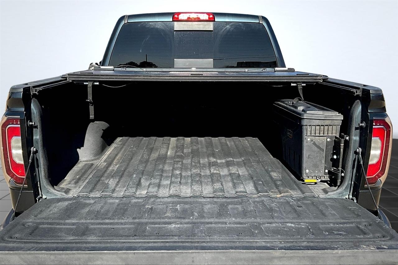 GMC Sierra 1500 SLT Crew Cab Long Box 4WD 2018