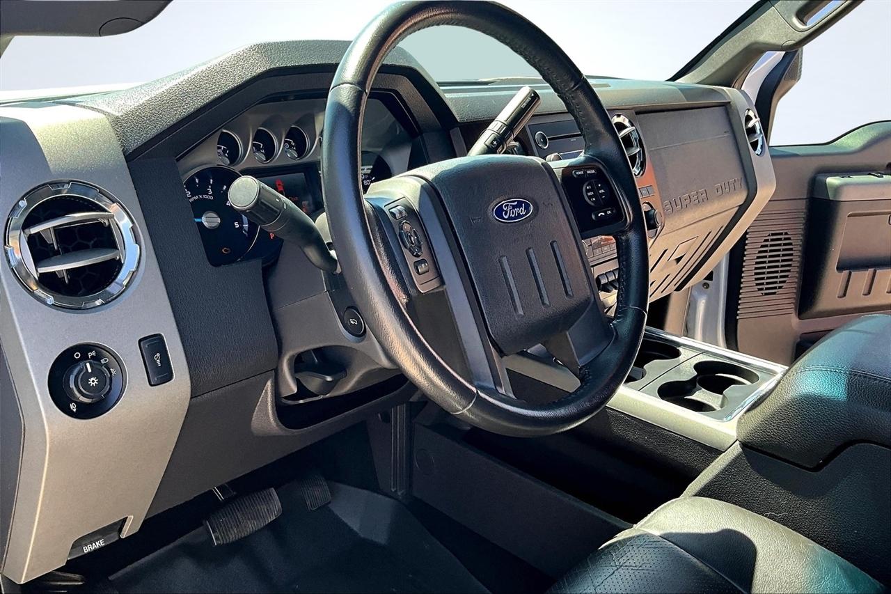 Ford F-250 SD XL Crew Cab 4WD 2012