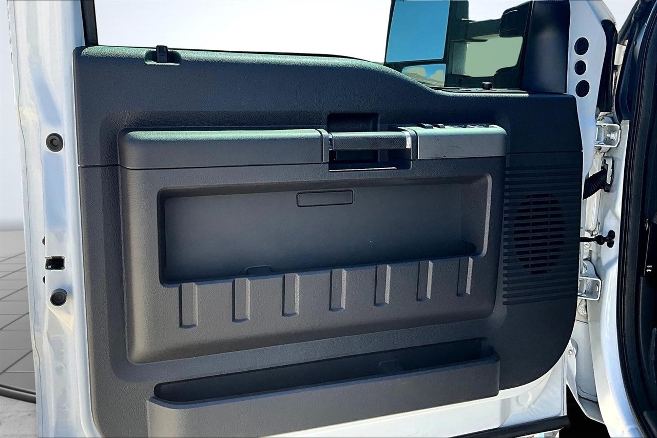 Ford F-250 SD XL Crew Cab 4WD 2012