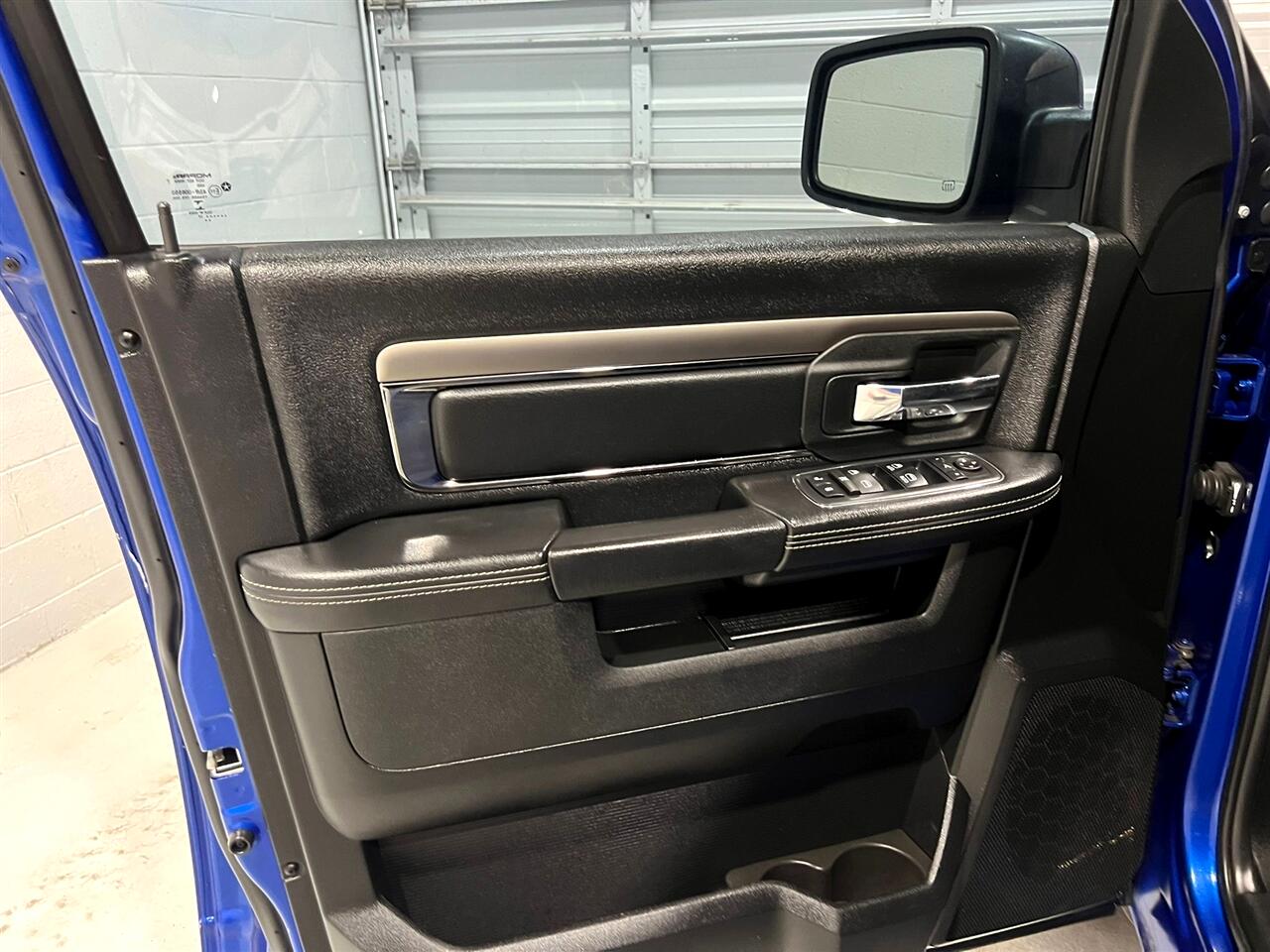 RAM 1500 Sport Crew Cab SWB 4WD 2017 RAM 1500 Sport Crew Cab SWB 4WD 2017