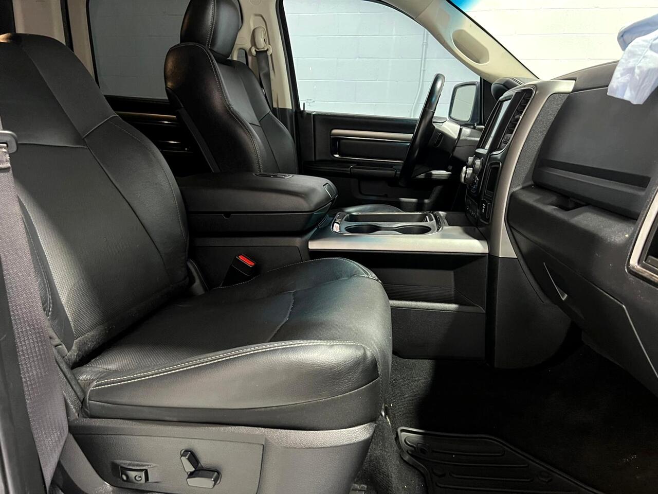 RAM 1500 Sport Crew Cab SWB 4WD 2017 RAM 1500 Sport Crew Cab SWB 4WD 2017