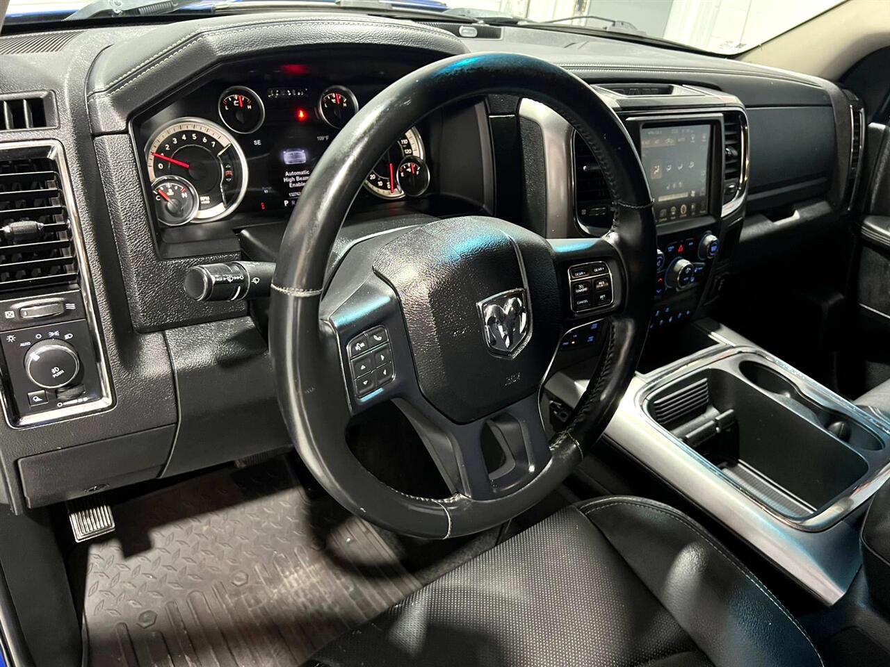 RAM 1500 Sport Crew Cab SWB 4WD 2017 RAM 1500 Sport Crew Cab SWB 4WD 2017