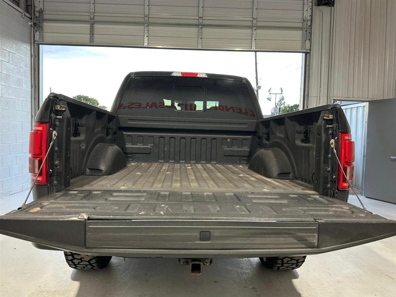 Ford F-150 Platinum SuperCrew 6.5-ft. Bed 4WD 2015 Ford F-150 Platinum SuperCrew 6.5-ft. Bed 4WD 2015