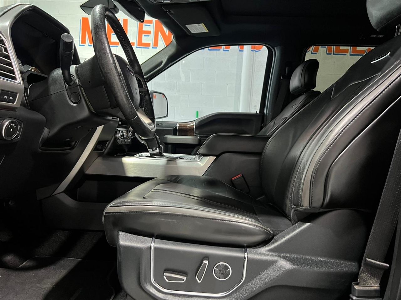Ford F-150 Platinum SuperCrew 6.5-ft. Bed 4WD 2015 Ford F-150 Platinum SuperCrew 6.5-ft. Bed 4WD 2015