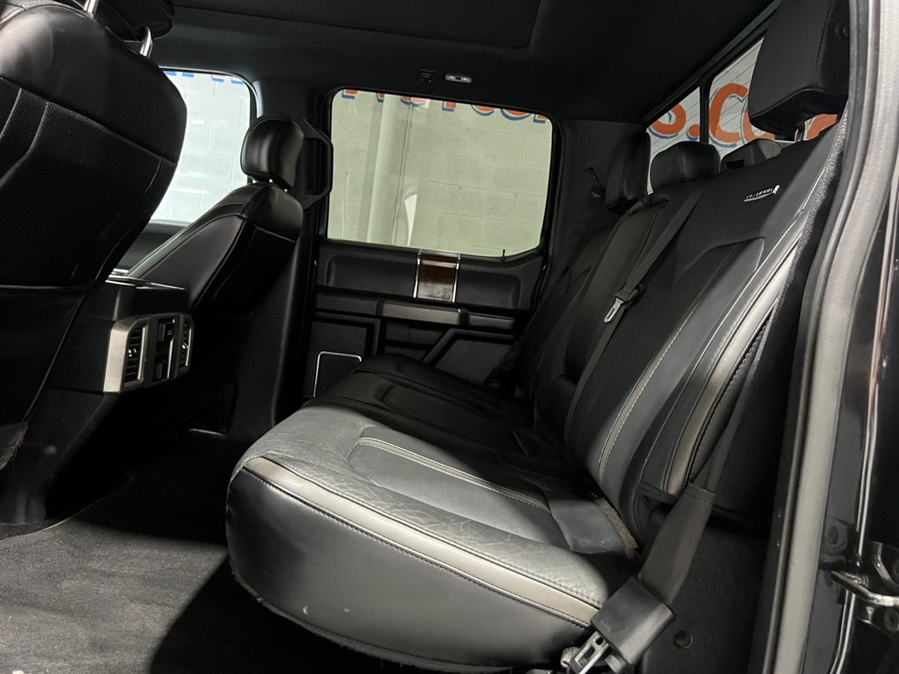 Ford F-150 Platinum SuperCrew 6.5-ft. Bed 4WD 2015 Ford F-150 Platinum SuperCrew 6.5-ft. Bed 4WD 2015