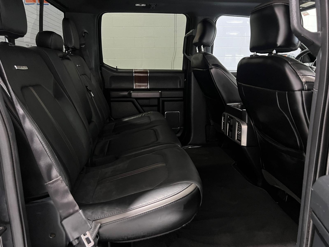 Ford F-150 Platinum SuperCrew 6.5-ft. Bed 4WD 2015 Ford F-150 Platinum SuperCrew 6.5-ft. Bed 4WD 2015