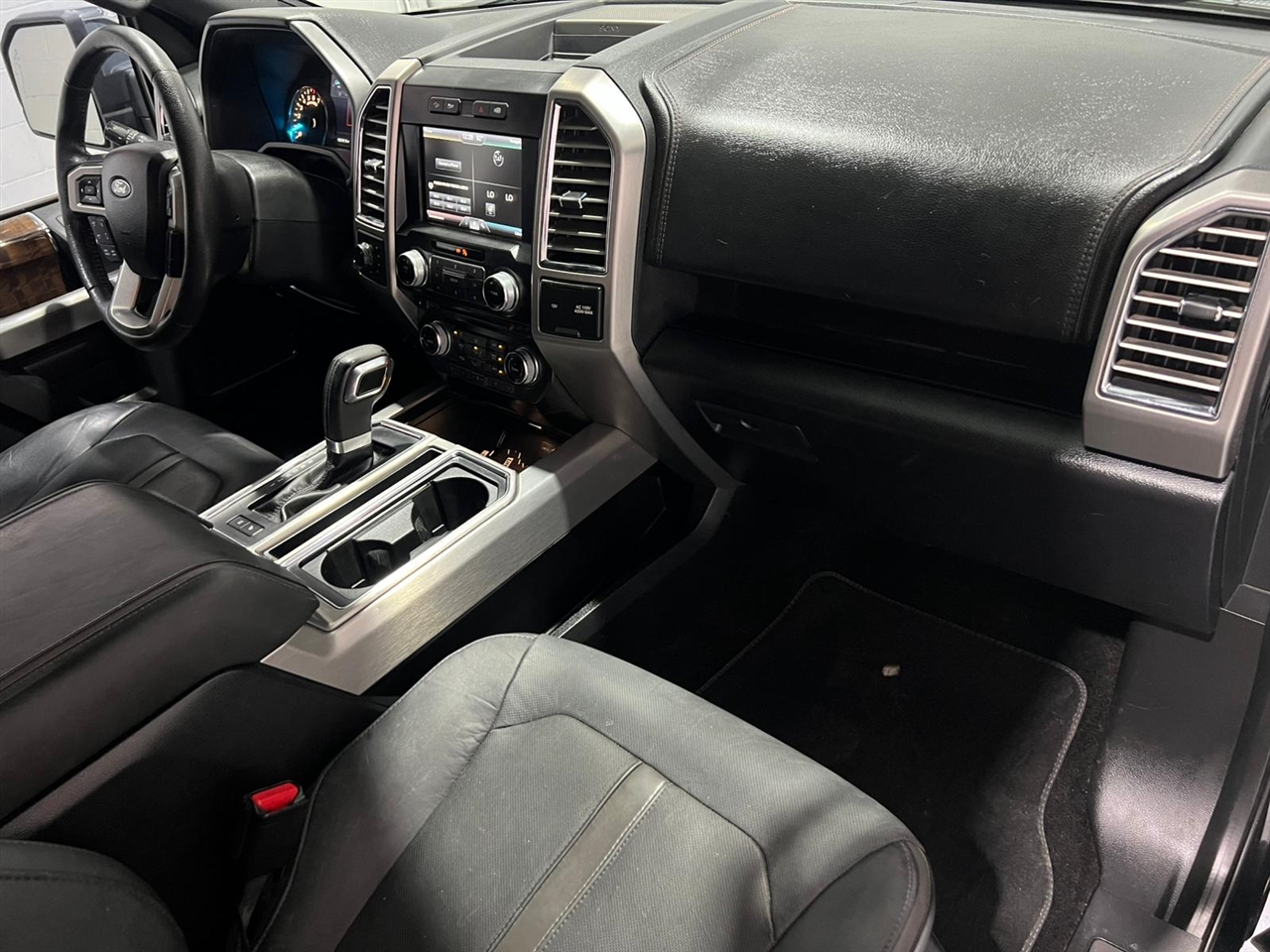 Ford F-150 Platinum SuperCrew 6.5-ft. Bed 4WD 2015 Ford F-150 Platinum SuperCrew 6.5-ft. Bed 4WD 2015