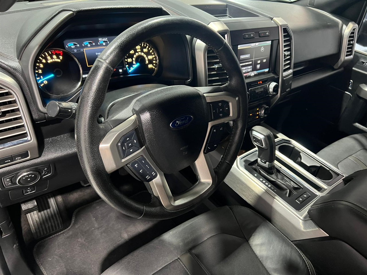 Ford F-150 Platinum SuperCrew 6.5-ft. Bed 4WD 2015 Ford F-150 Platinum SuperCrew 6.5-ft. Bed 4WD 2015