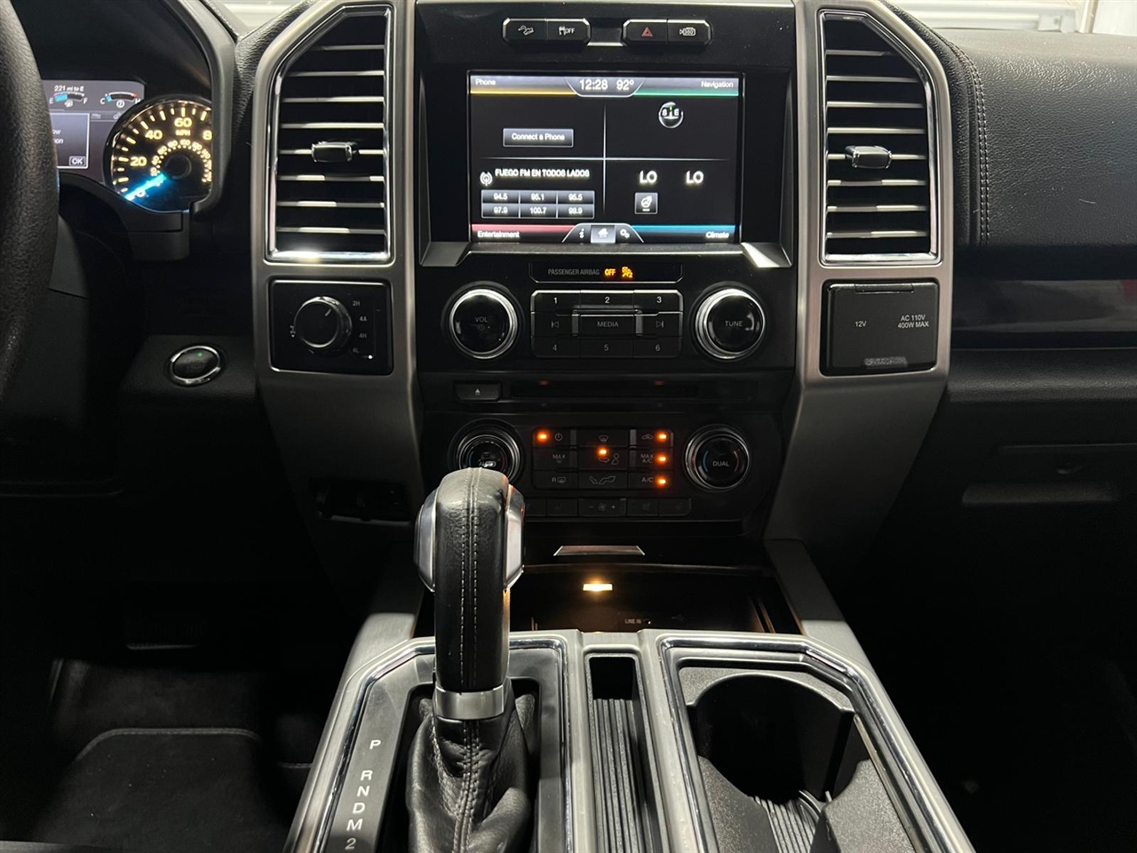 Ford F-150 Platinum SuperCrew 6.5-ft. Bed 4WD 2015 Ford F-150 Platinum SuperCrew 6.5-ft. Bed 4WD 2015