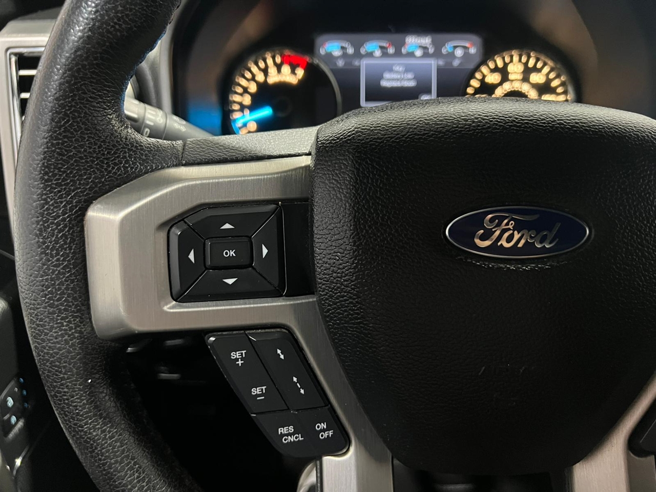 Ford F-150 Platinum SuperCrew 6.5-ft. Bed 4WD 2015 Ford F-150 Platinum SuperCrew 6.5-ft. Bed 4WD 2015