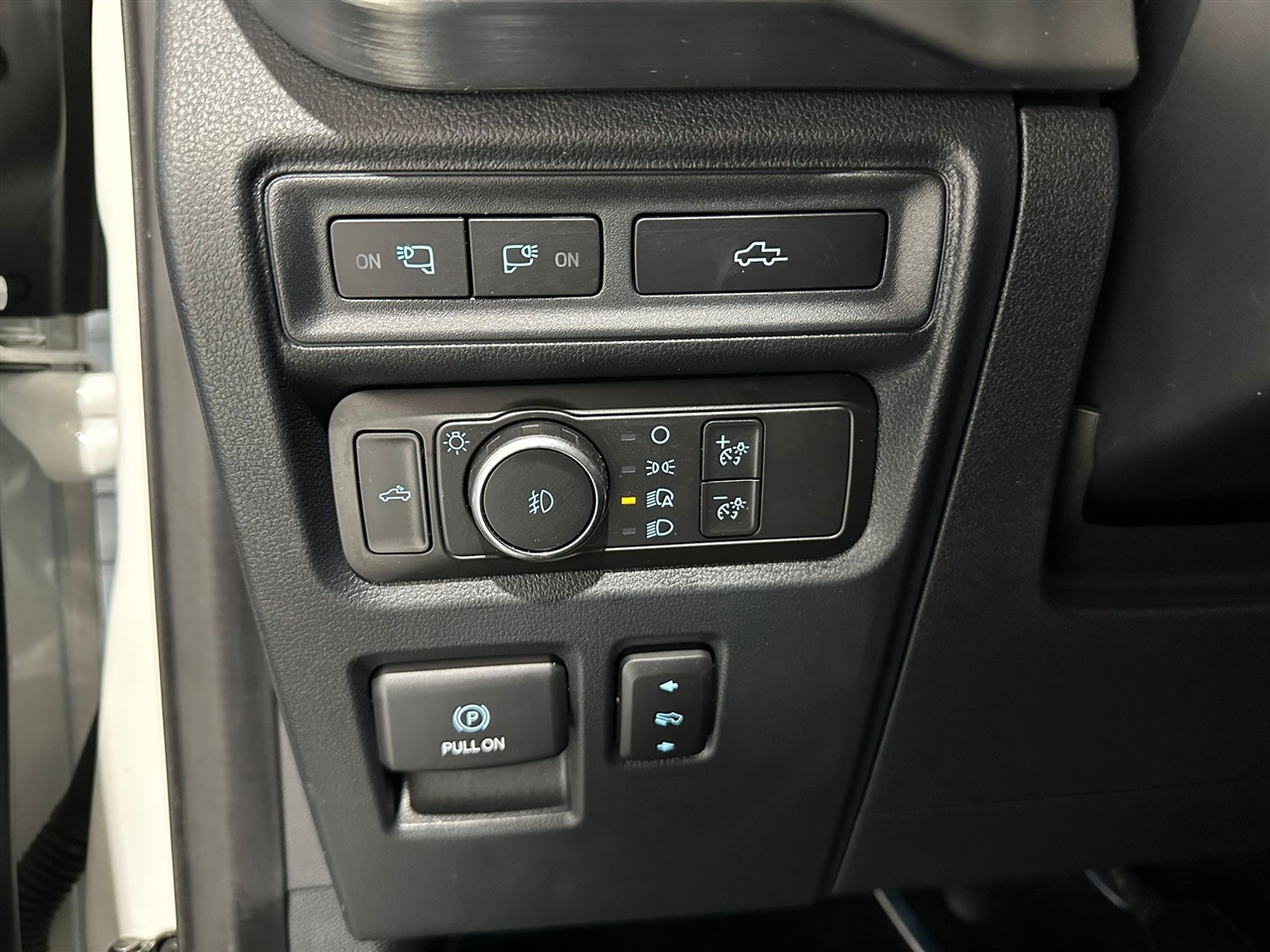 Ford F-150 XL SuperCrew 5.5-ft. Bed 4WD 2021 Ford F-150 XL SuperCrew 5.5-ft. Bed 4WD 2021