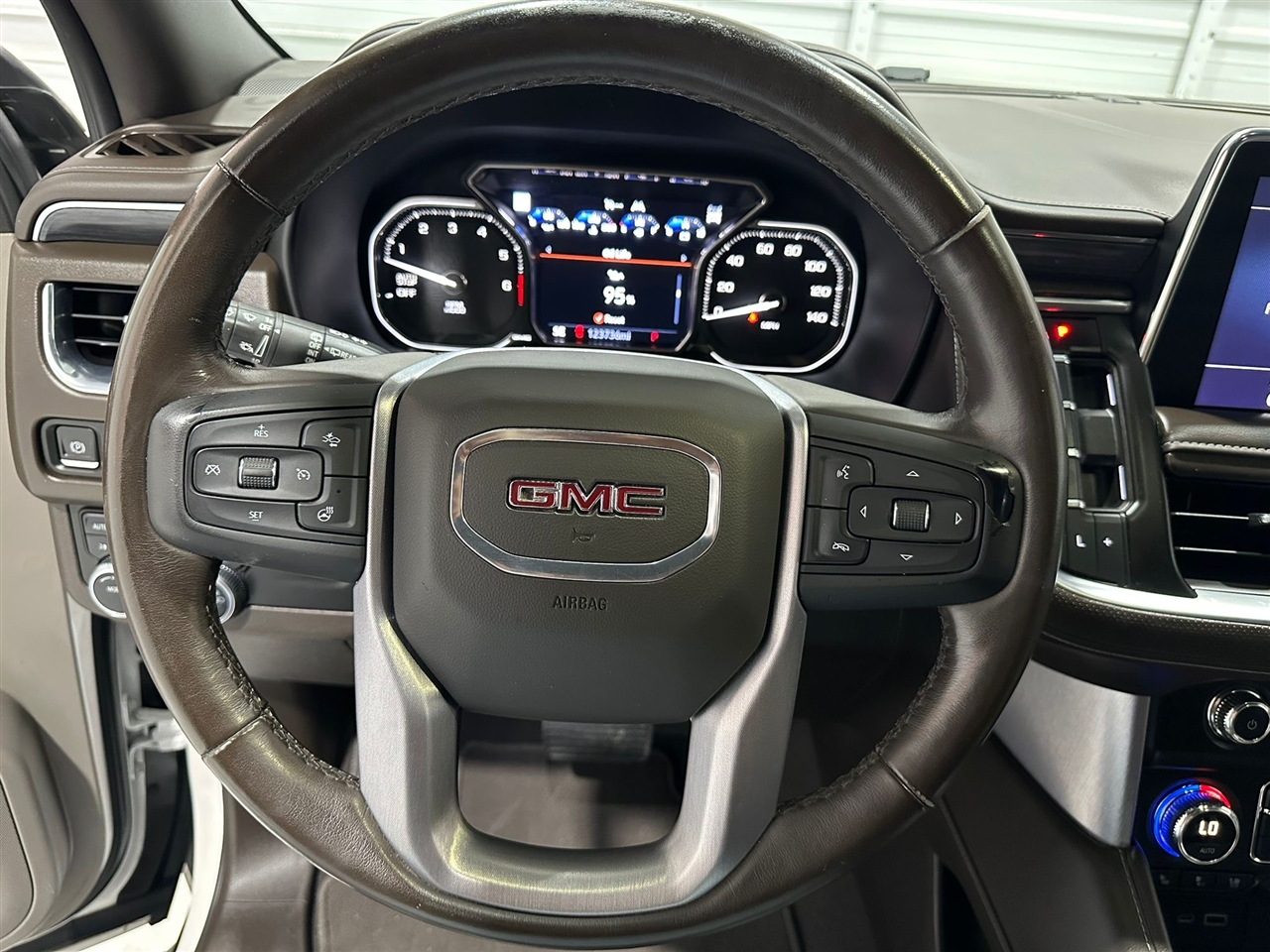 GMC Yukon SLT 4WD 2021 GMC Yukon SLT 4WD 2021